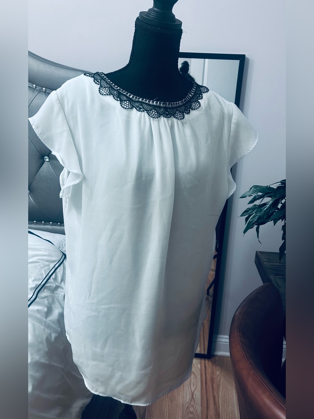 White House Black Market White V-Neck Blouse with Black Lace Trim - Picture 2 of 2